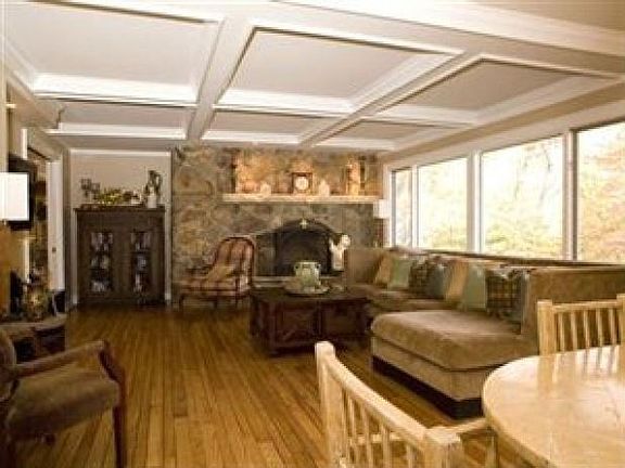 2nd image of 30 Hopewell Trl