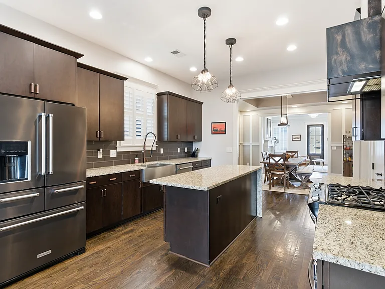 1034 Burchwood Ave — Photo 8