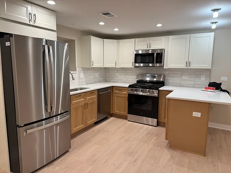 3921 N Saint Louis Ave #BASEMENT — Photo 4