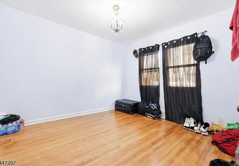 409 Tryon Ave — Photo 10