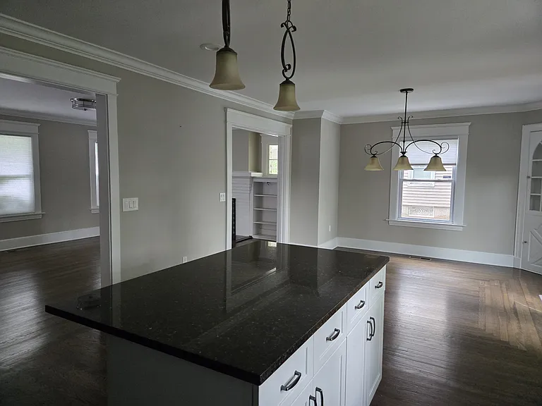 Kitchen with Granite Island