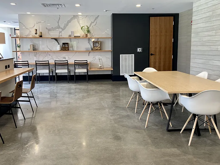 Post House — Photo 18