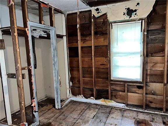 4th image of 3018 Roosvelt St