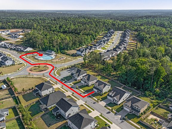 3rd image of 586 Hampton Dr