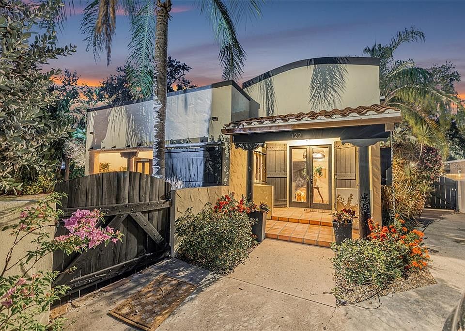 1st image of 122 MIRAMAR BOULEVARD NE