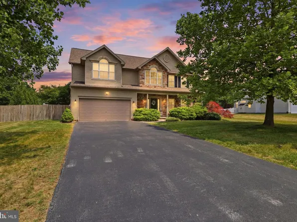 235 N Allwood Dr, Hanover, PA 17331