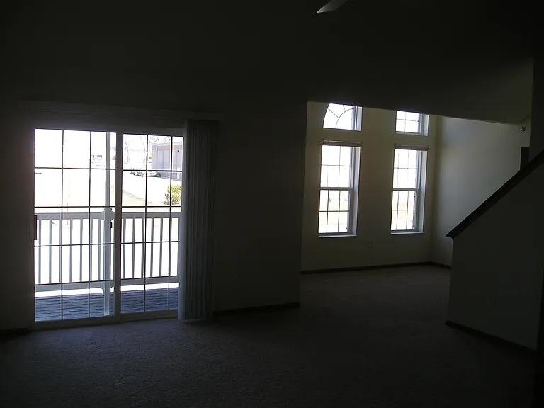 Commonwealth Village Apartments — Photo 5
