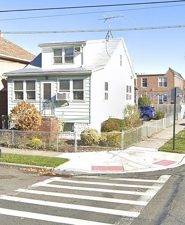 1st image of 1535 E 98th St