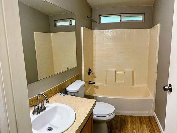 5th image of 3181 Springe St