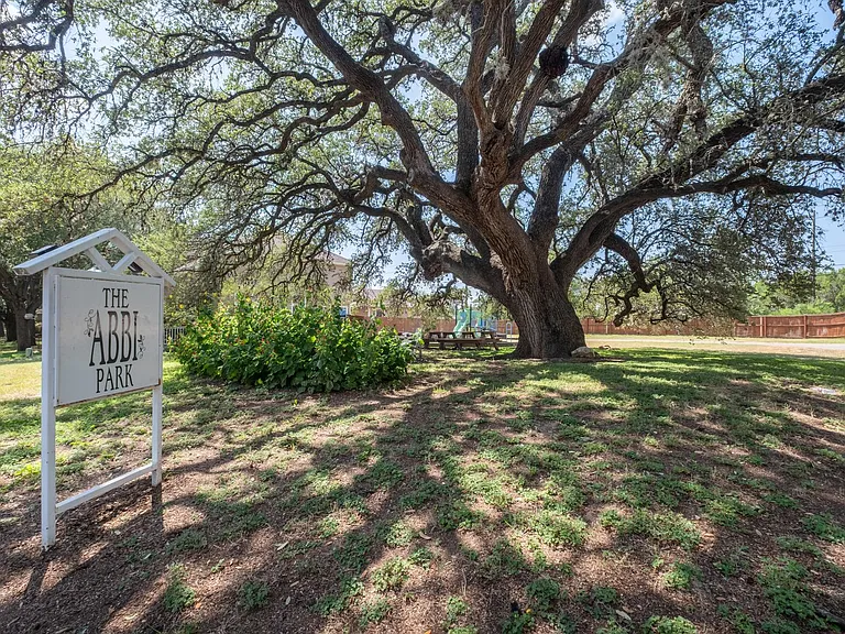 2208 Melissa Oaks Ln — Photo 24
