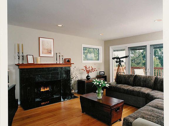 2nd image of 598 Edgecliff Way