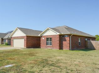 304 W McAfee Dr, Mabank, TX 75147