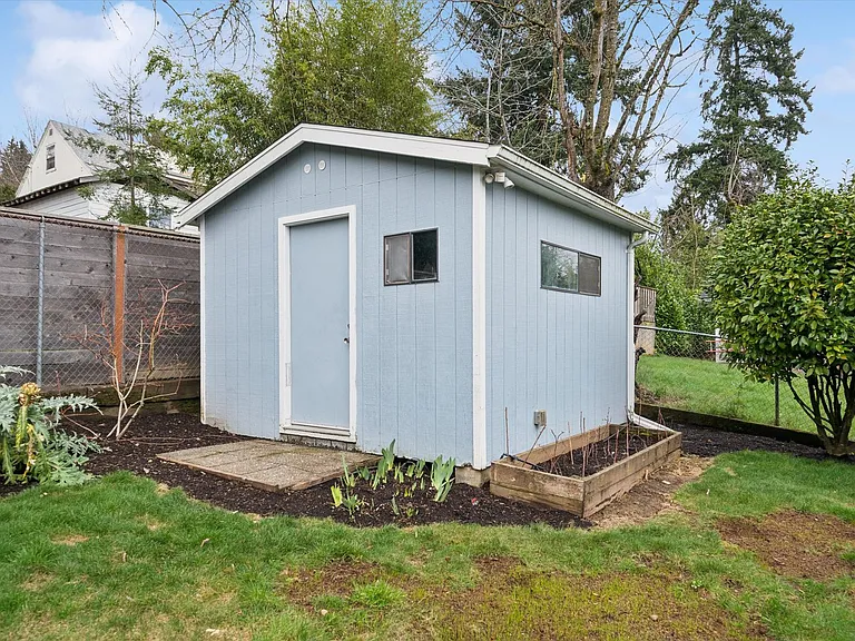 1831 SW Evans St — Photo 43