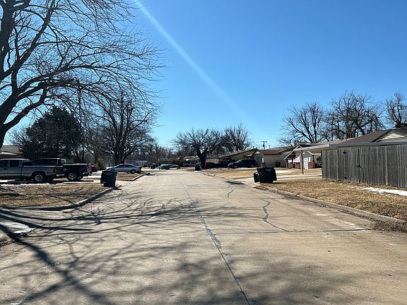 4th image of 1500 Tanglewood Dr