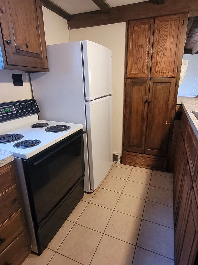 Cozy 2-Bedroom Home in Manheim Township — Photo 4
