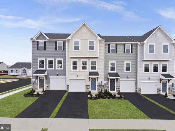 176 Huntwell West Ave, Ranson, WV 25438