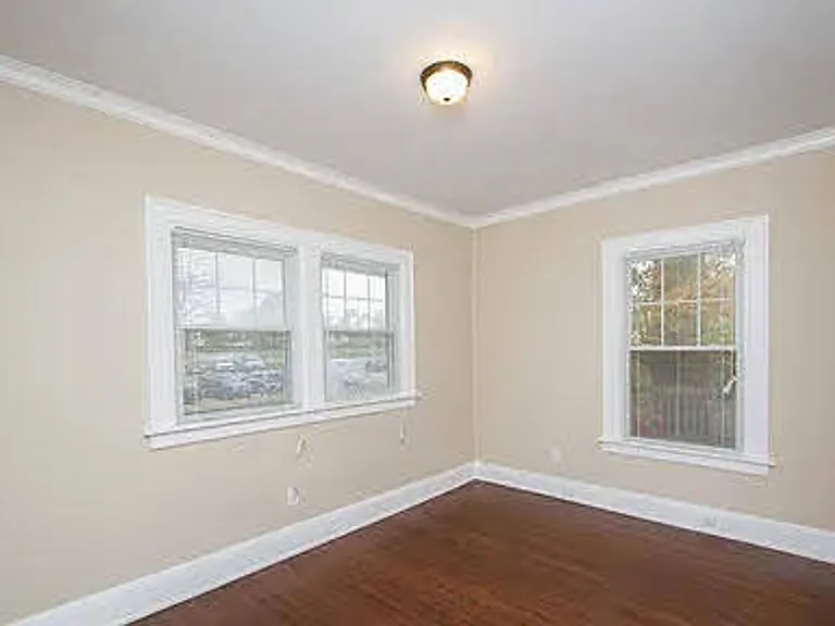 1601 Circular Rd — Photo 8