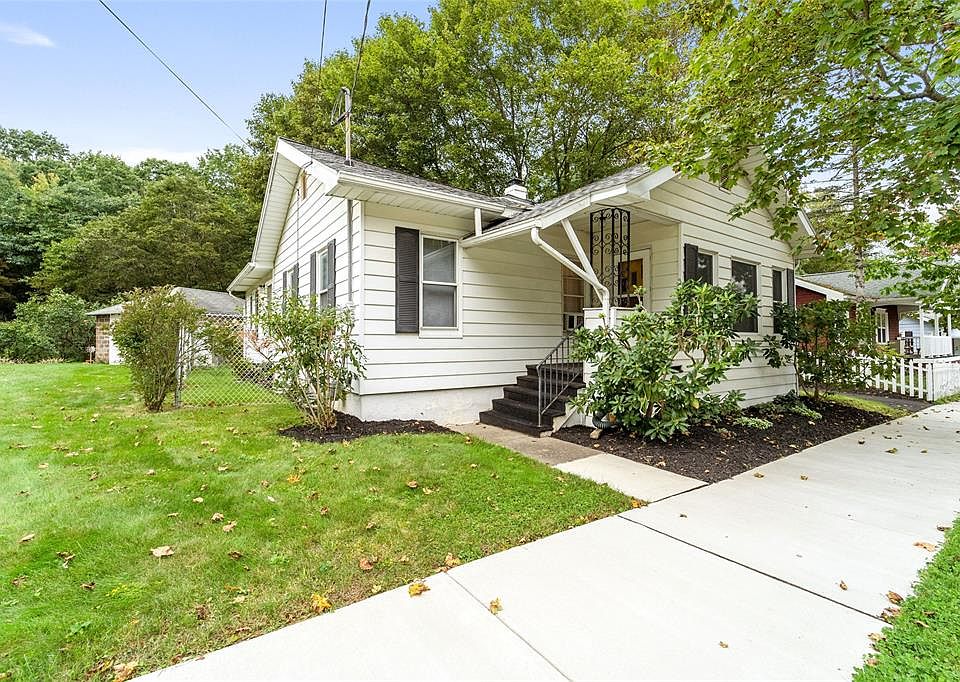 1st image of 48 Brook Ave