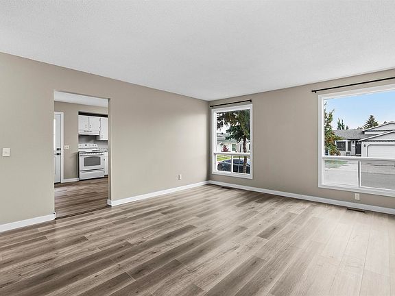 5th image of 3927 22nd Ave NW