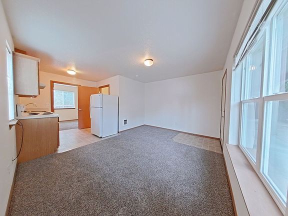 3rd image of 735 E 19th Aly #1