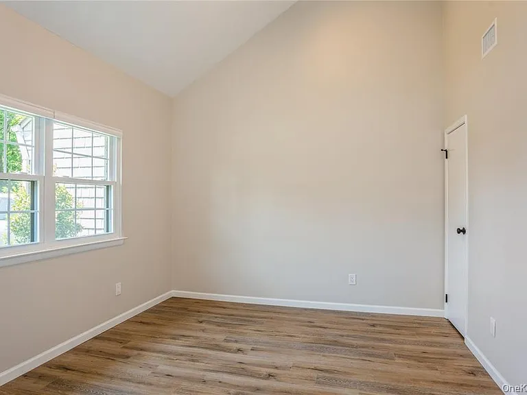 9 N McConnell Ave — Photo 3