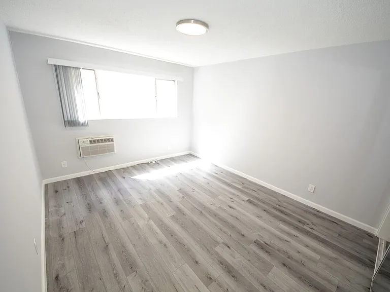 The Royalton Apartments — Photo 11