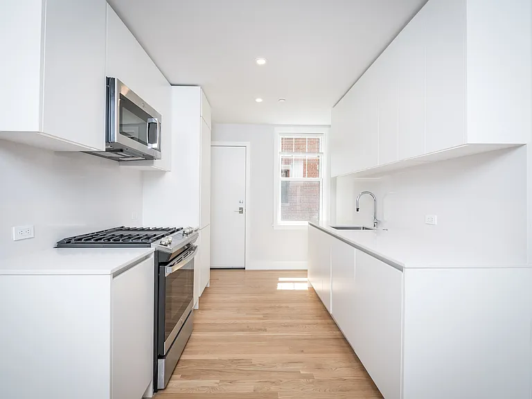 17 Forest St #17A04 — Photo 7