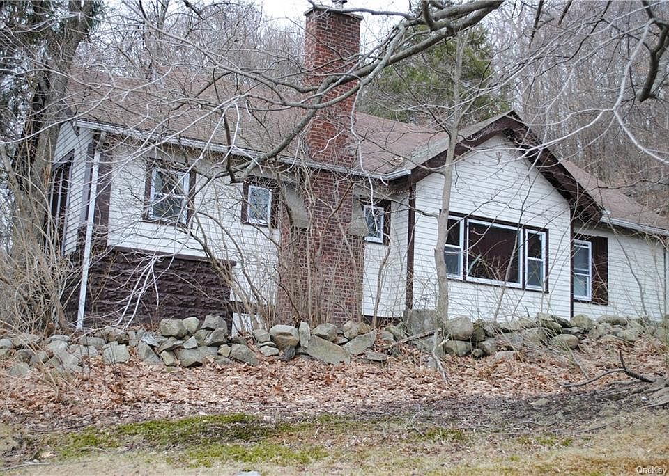 1st image of 2567 Carmel Ave