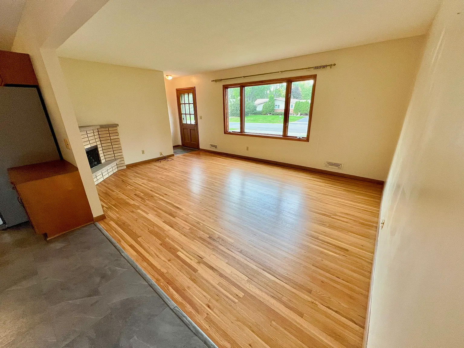 3 bed, 2.5 bath, 1809 sqft, $2,395 — Photo 3