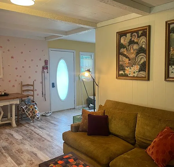 8 Penny Ln — Photo 3