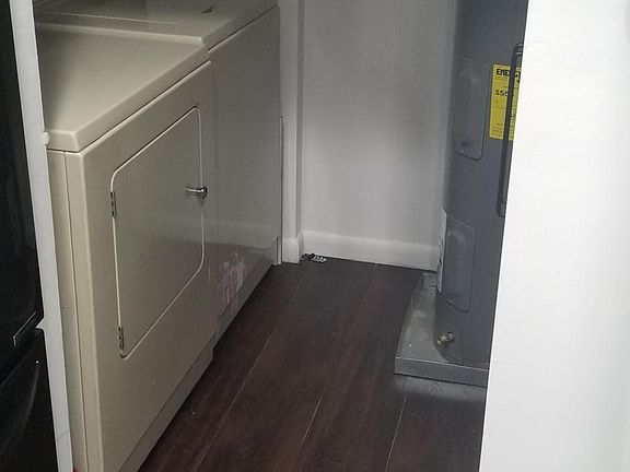 3rd image of 2654 N Nob Hill Rd