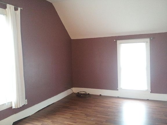 Upstairs bedroom--(before paint job)