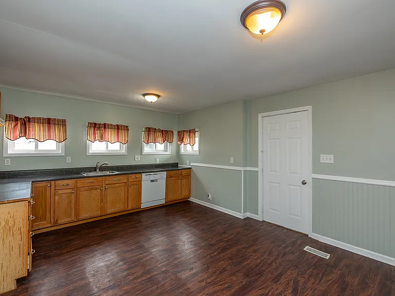 5030 Arch St — Photo 36