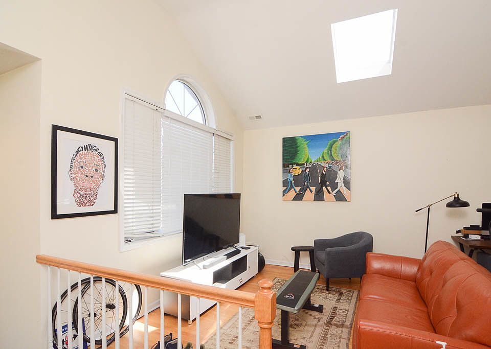 Living room with 12ft vaulted ceiling and sky lights
