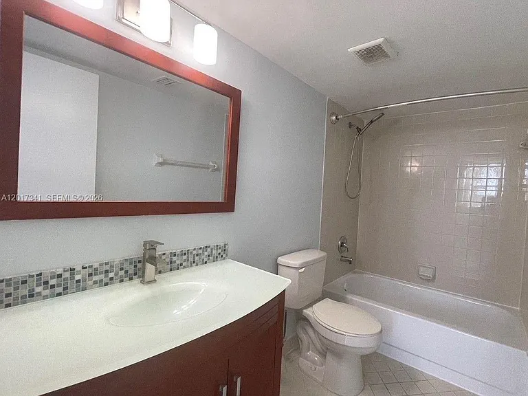 117 Lake Emerald Dr #308 — Photo 14