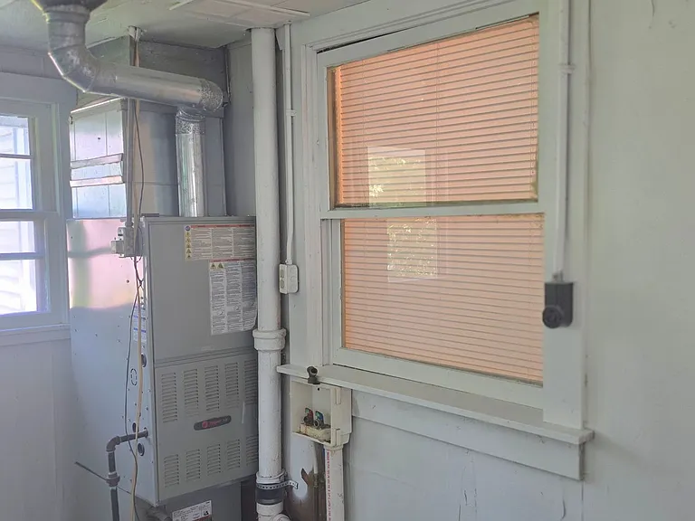 2106 W Walnut St — Photo 6