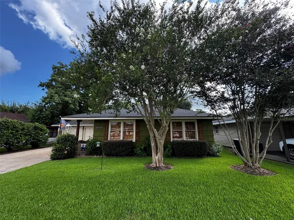 4530 Boyd Ave, Groves, TX 77619