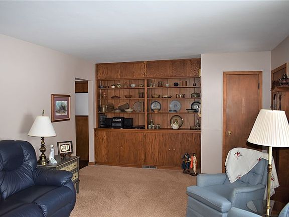 4th image of 1912 Pleasant Dr