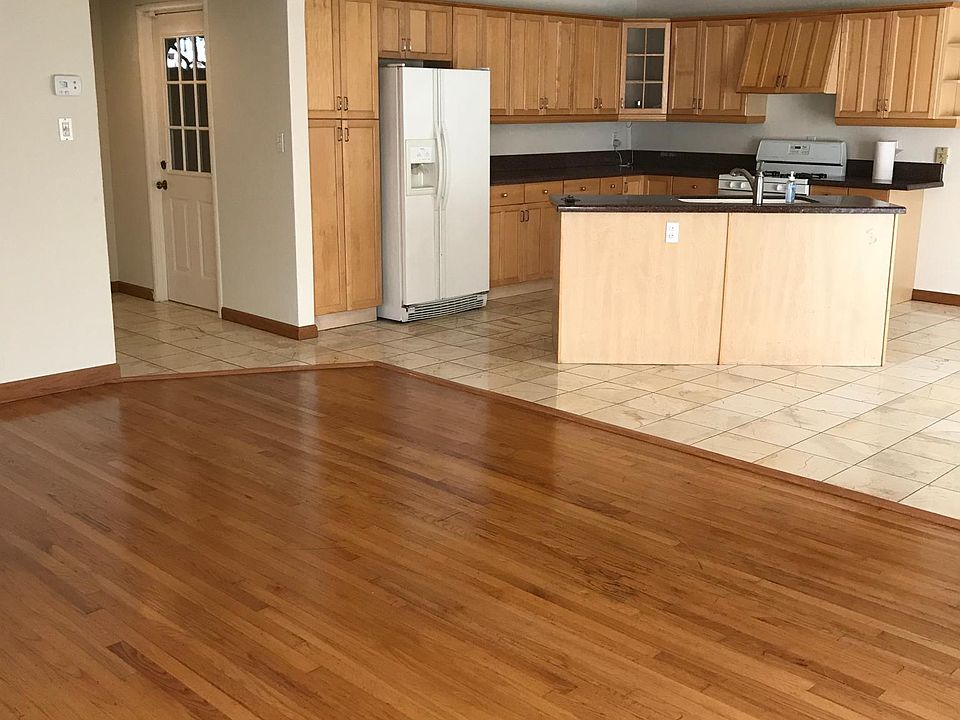 2nd image of 704 Azule Ave