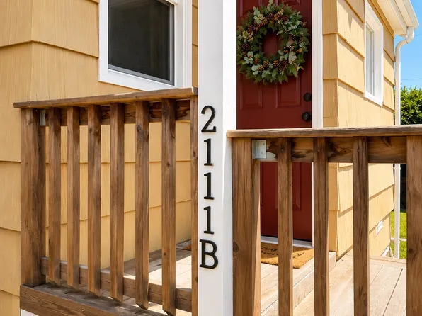 2111 4th St #B, Bremerton, WA 98312
