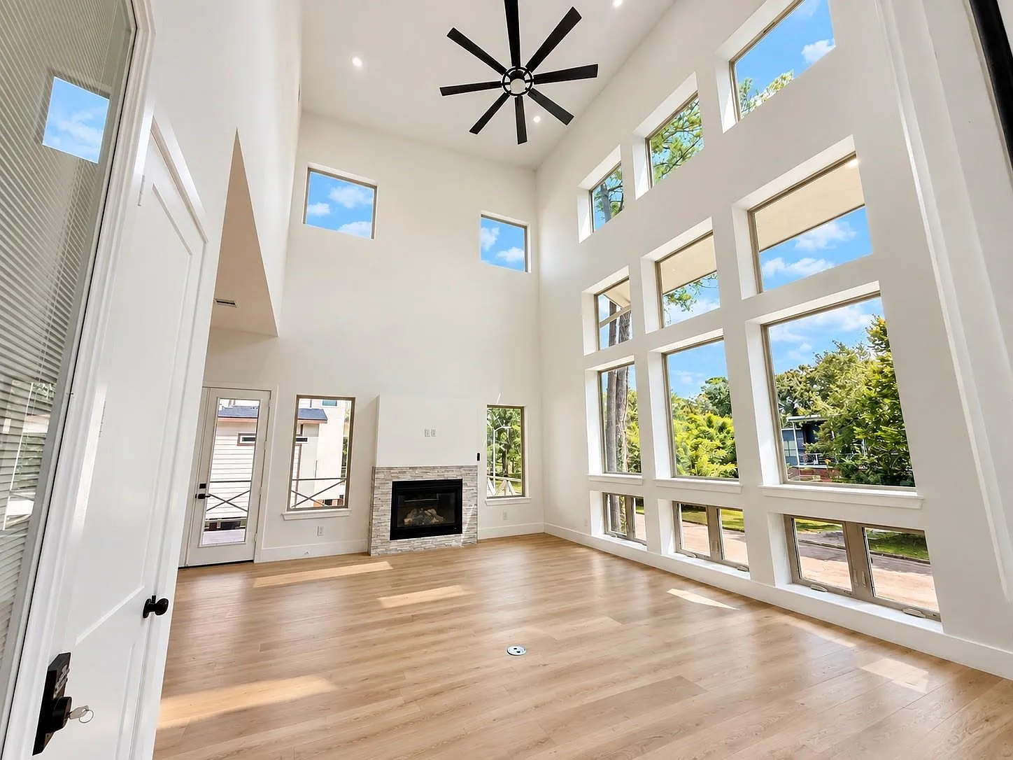4 bed, 3.5 bath, 2801 sqft, $3,400 — Photo 4