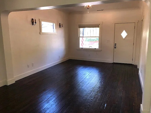 2848 33rd St — Photo 2