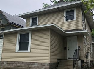 325 1/2 E 2nd St, Waterloo, IA 50703