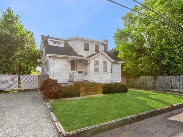 541 Hickory Street, Lindenhurst, NY 11757