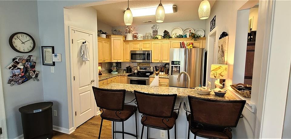 1st image of 2709 Gunston Dr