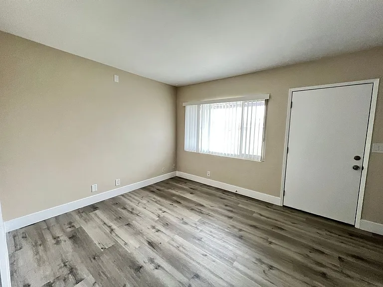 WEST1101 — Photo 3