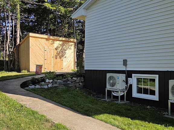 2nd image of 85 Pinetree Cres
