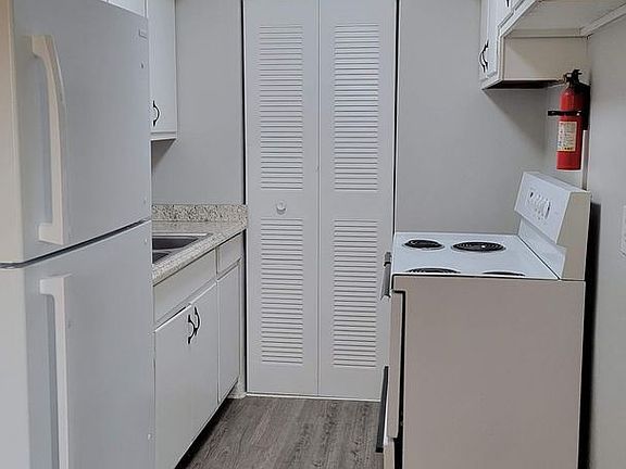 3rd image of 2219 Revere Ave #3