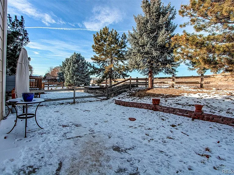 23527 Broadmoor Dr — Photo 35