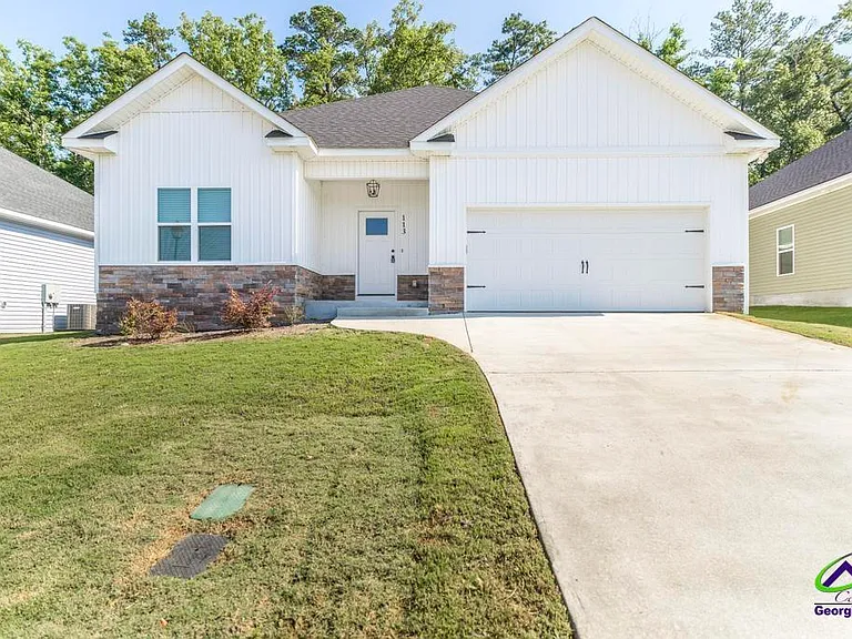 113 Garrett Ln — Photo 1